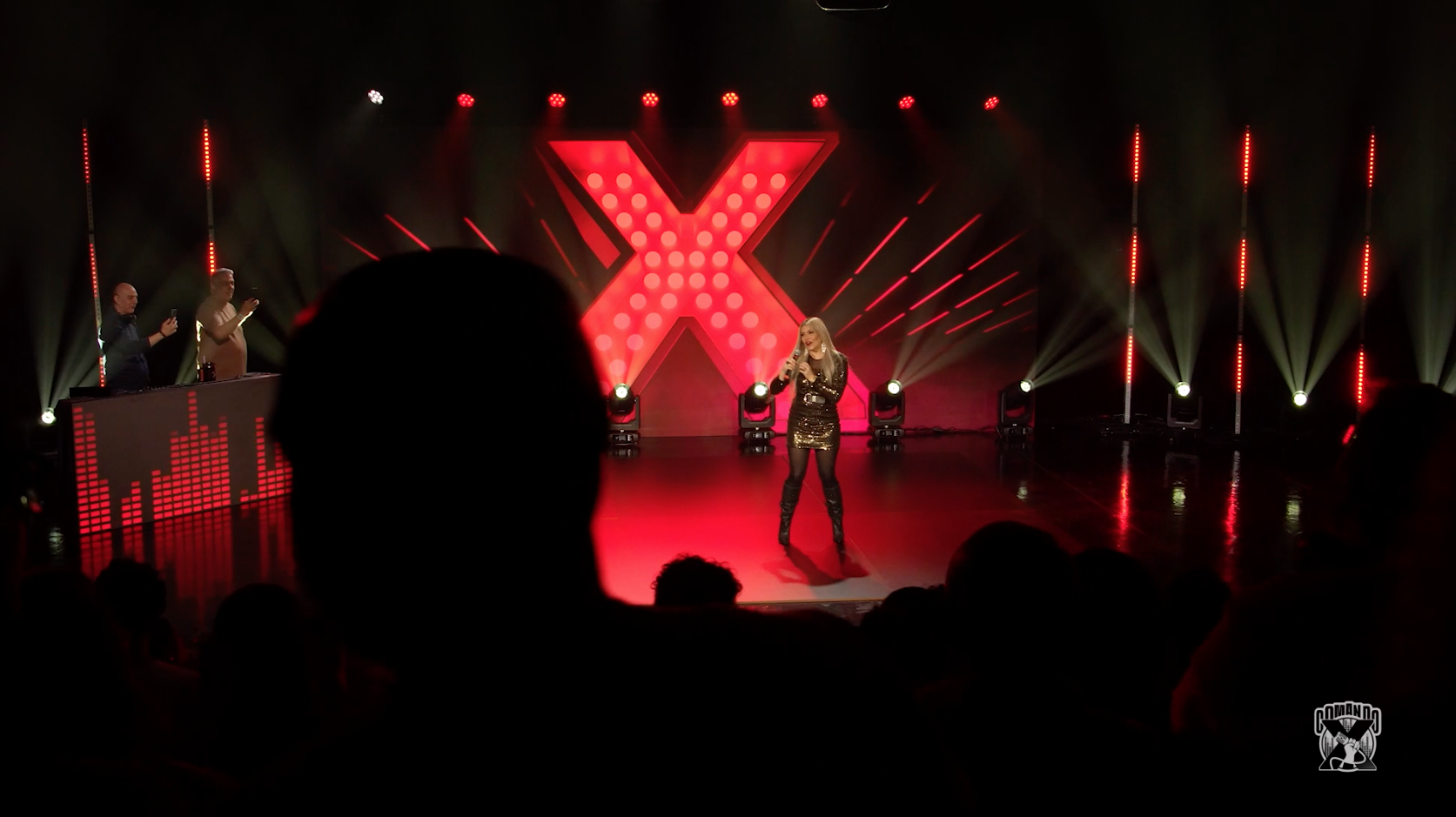 Adryana Ribeiro canta<br> a música Fim de Noite